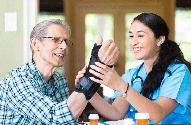 https://www.pennmedicine.org/-/media/images/patient%20care/provider%20and%20patient/provider_holding_wrist_brace_on_male_patient.ashx?mw=620&mh=408